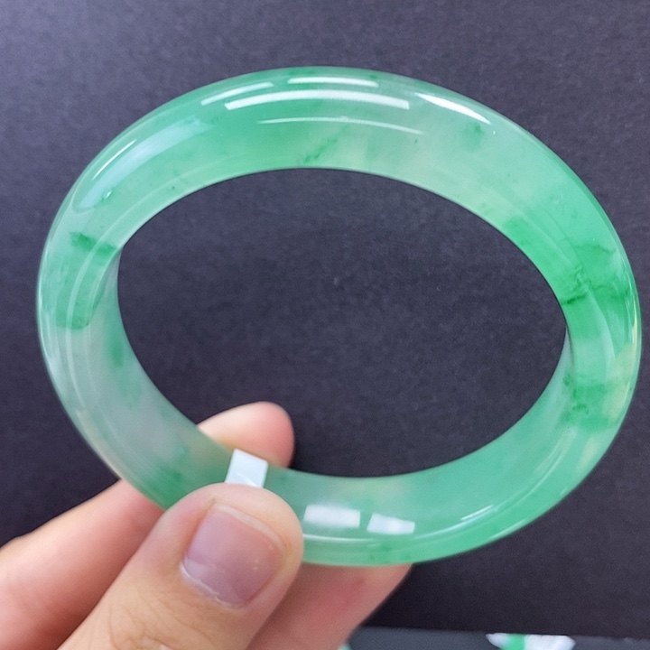 石英质玉手镯未镶嵌王*