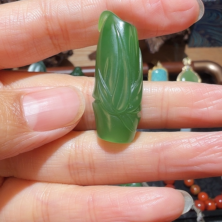 和田玉（碧玉）未镶嵌颈饰俄碧 粉绿