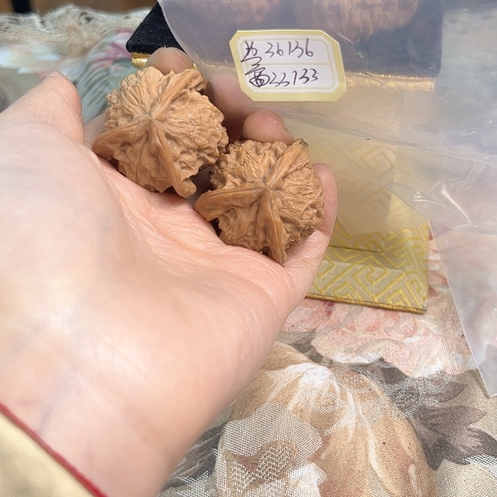 文玩核桃把件盘山三棱