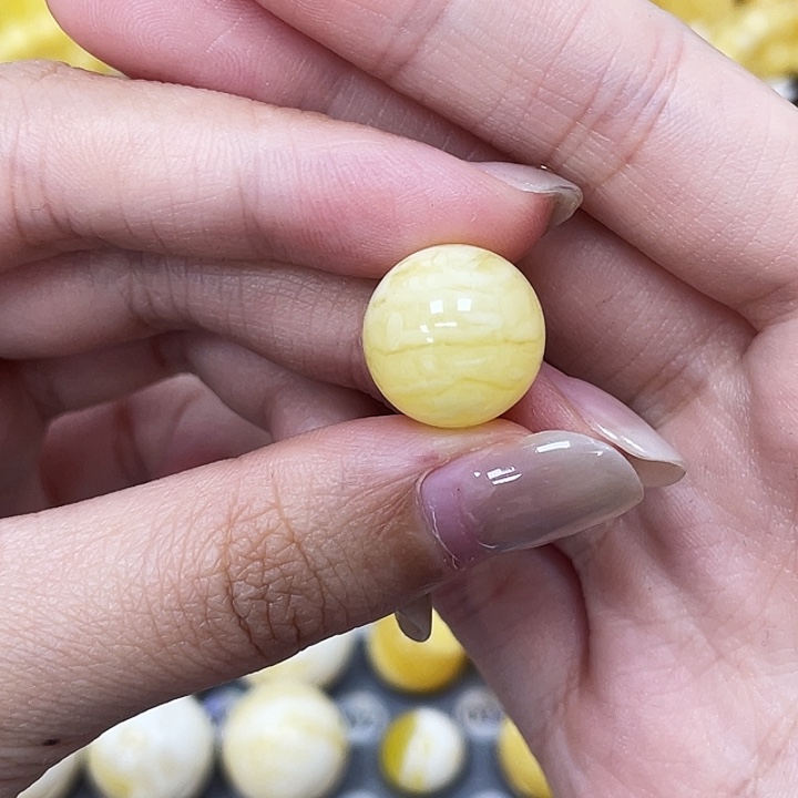 琥珀未镶嵌裸石14.1mm瑕 