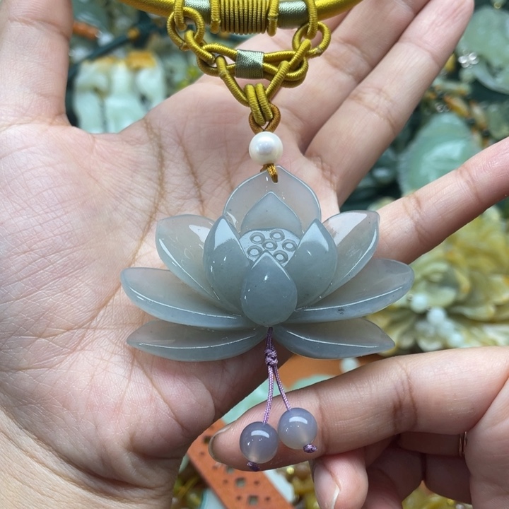 蛇纹石玉吊坠合金