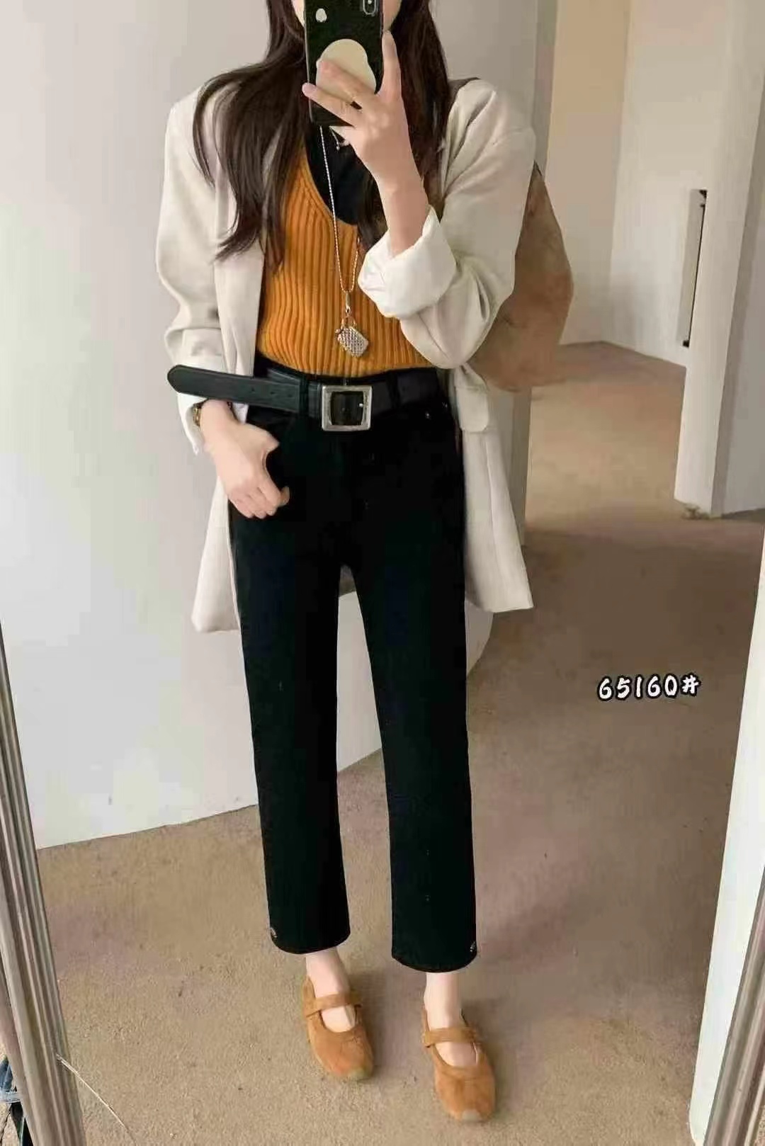 裤口小标牛仔烟管裤