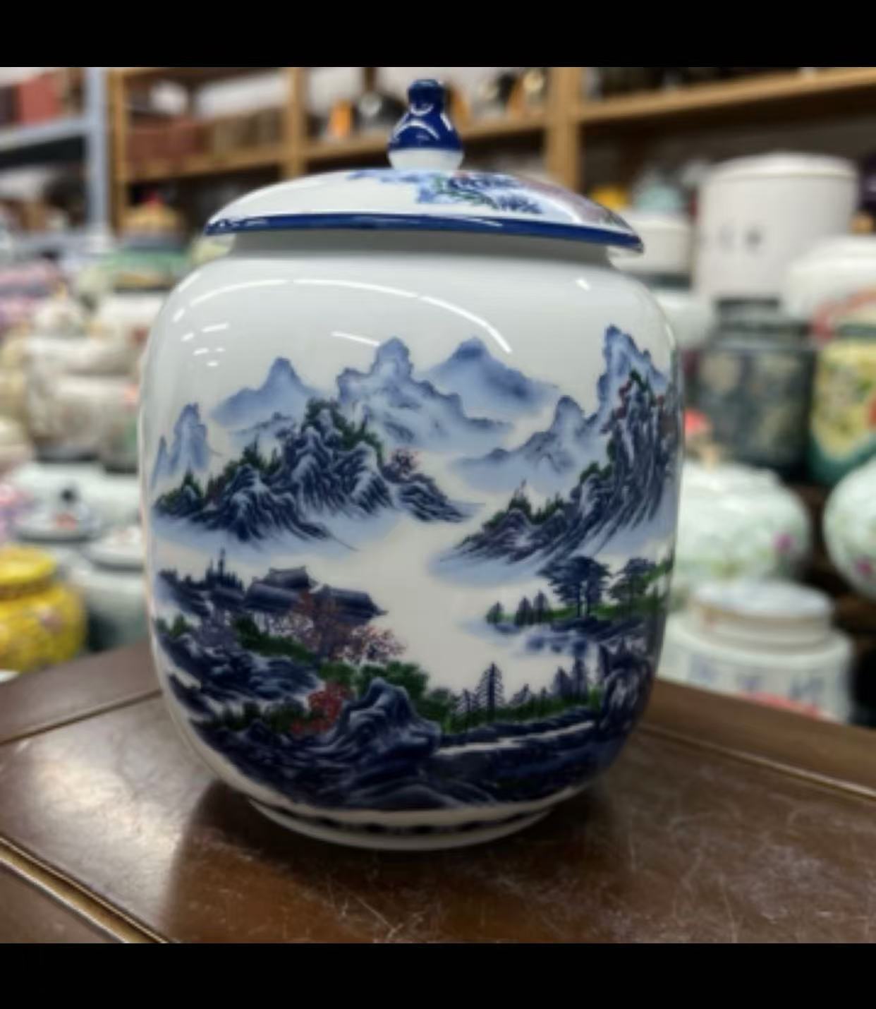 雅致山水画半斤装陶瓷茶叶罐密封罐高端储物罐