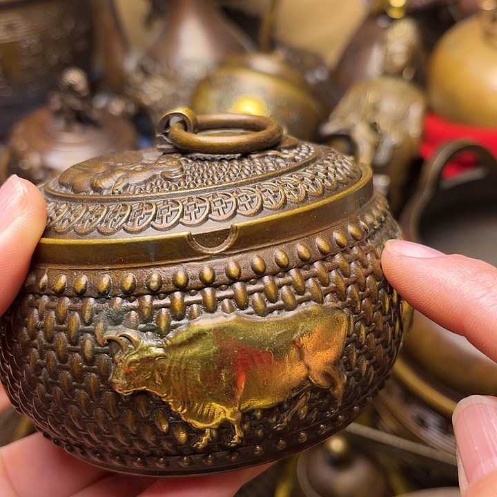 精美铜器批发档口