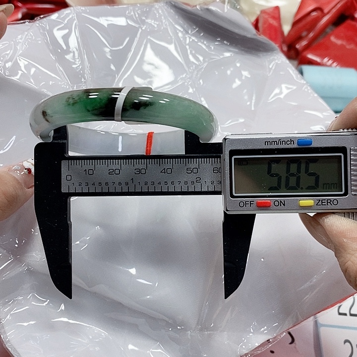 翡翠手镯未镶嵌213
