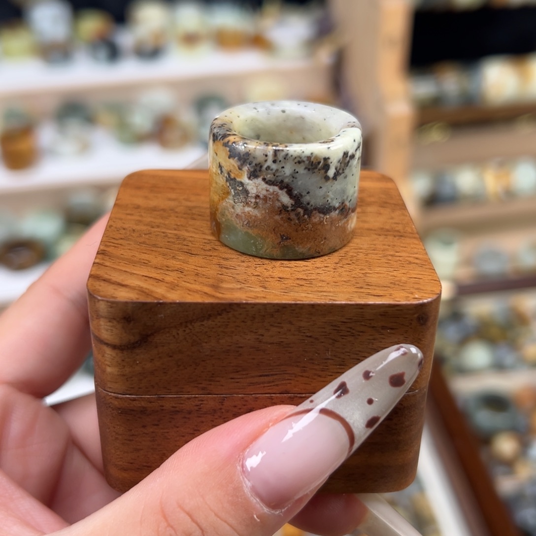 蛇纹石玉未镶嵌颈饰内径17.7港15