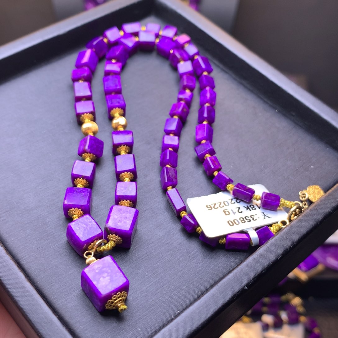 苏纪石（舒俱来）18K金镶嵌丝绒项链