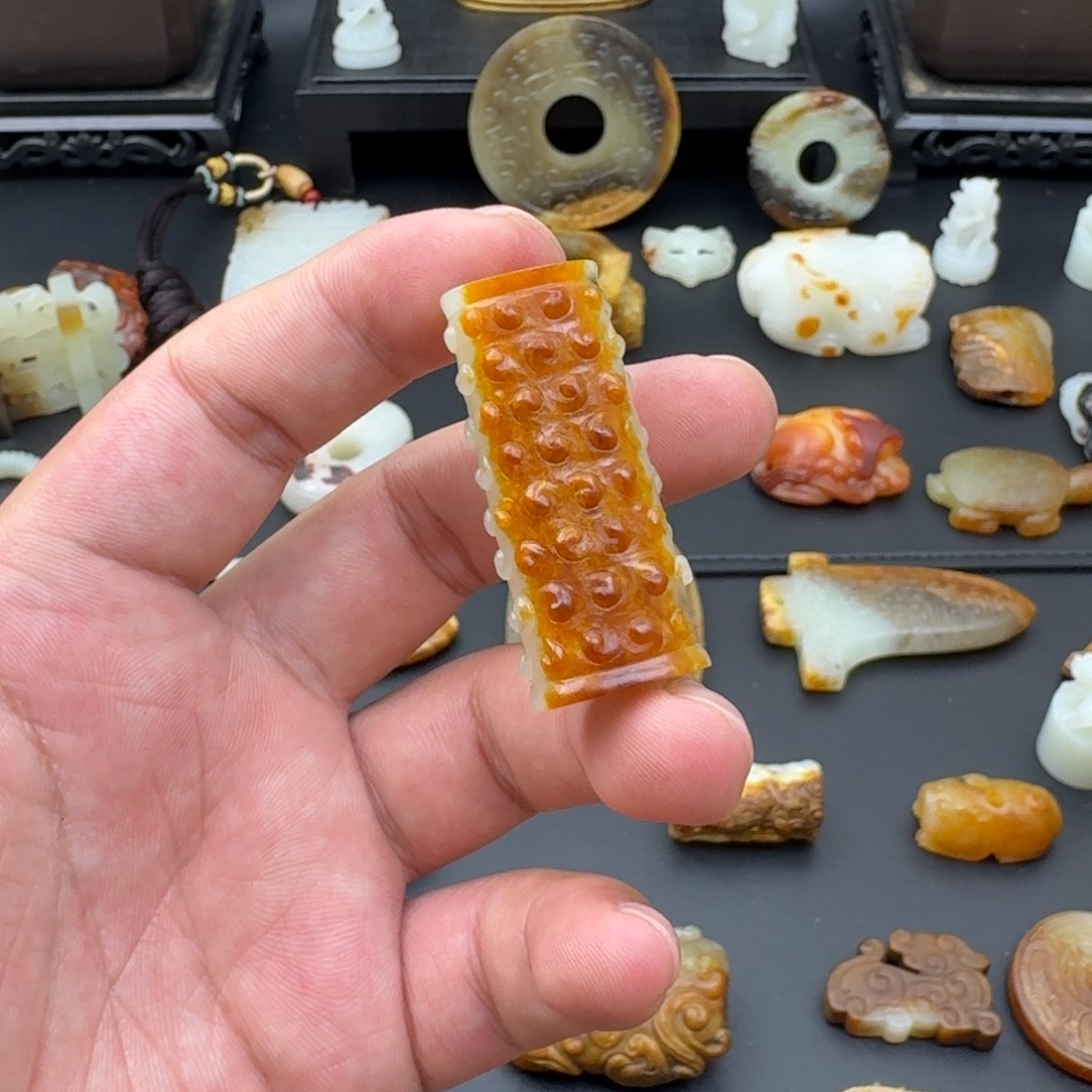 文***锅和田玉未镶嵌颈饰