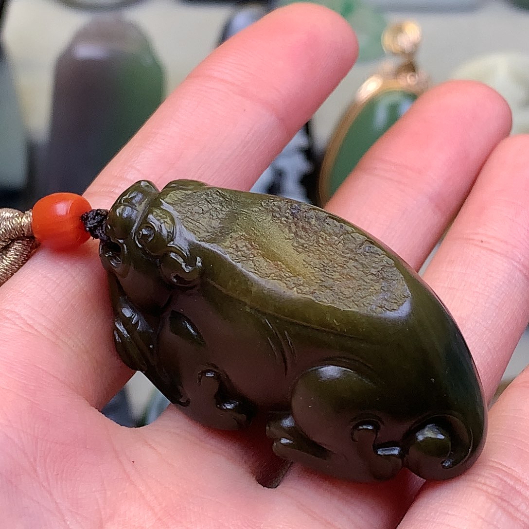 和田玉颈饰未镶嵌方****贩