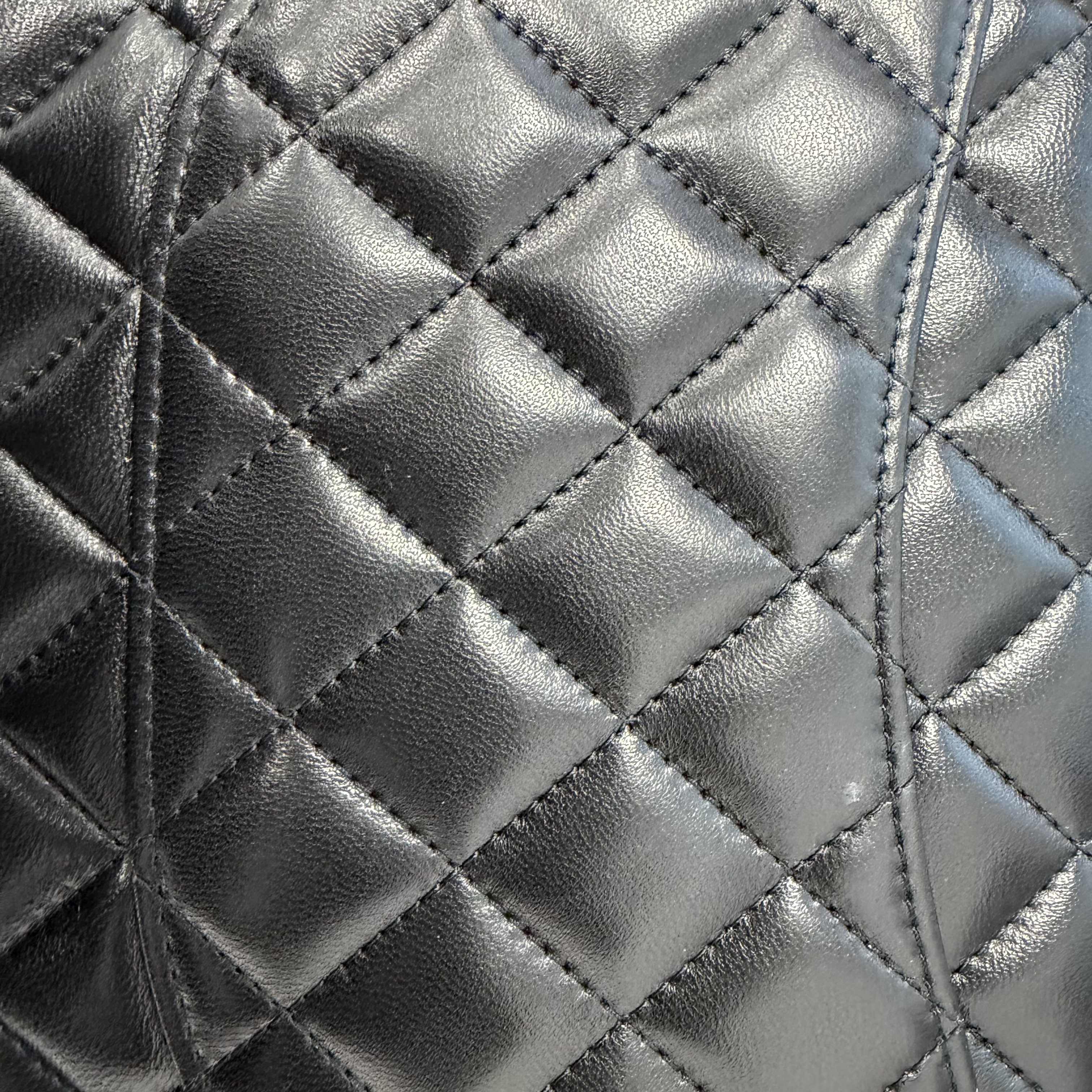 25C饭盒白色牛皮鱼子酱菱纹格单肩包