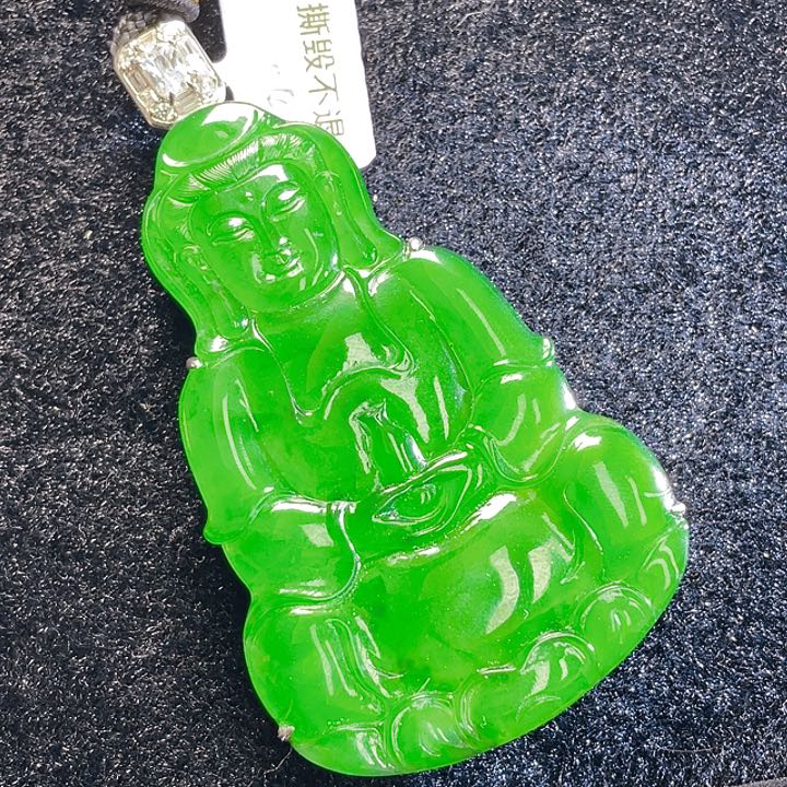 翡翠颈饰未镶嵌晖****?04，