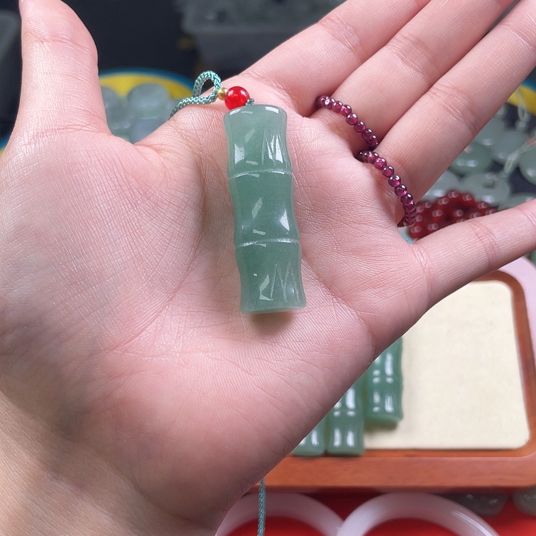 石英质玉未镶嵌颈饰