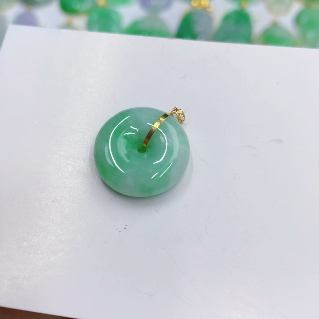 翡翠18K金镶嵌颈饰翡翠