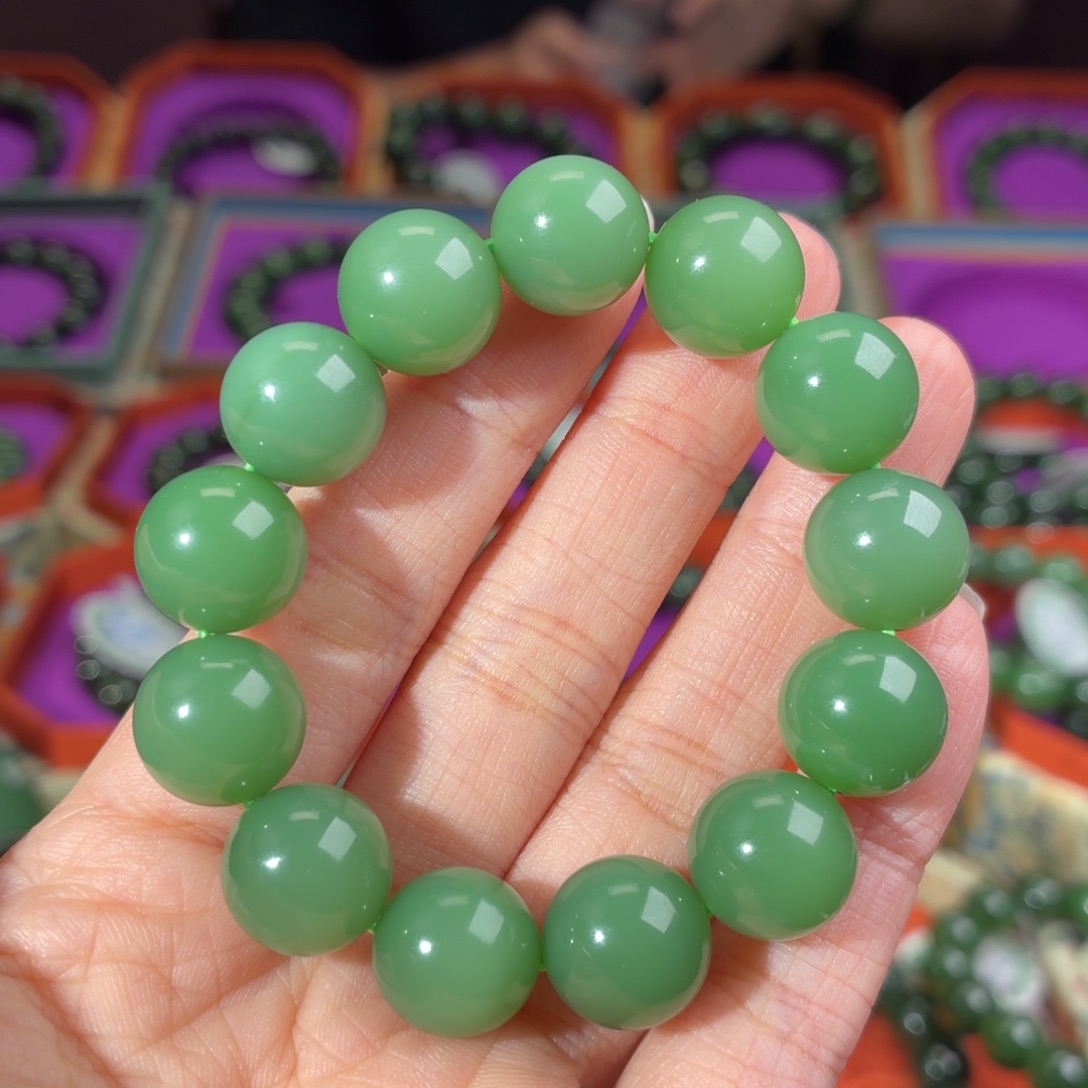 地***影和田玉（碧玉）未镶嵌手串