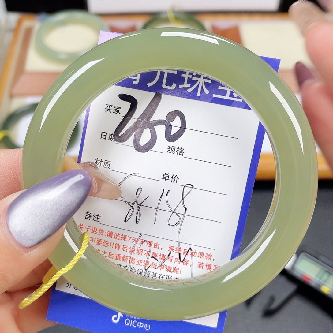 和田玉手镯未镶嵌