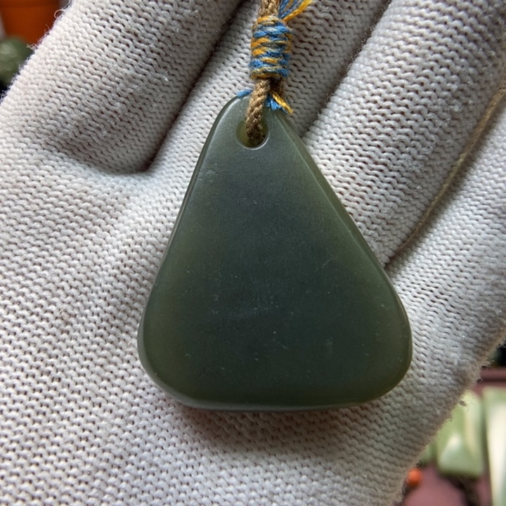 吊坠(赠链)未镶嵌岫岩老玉（透闪石质玉）