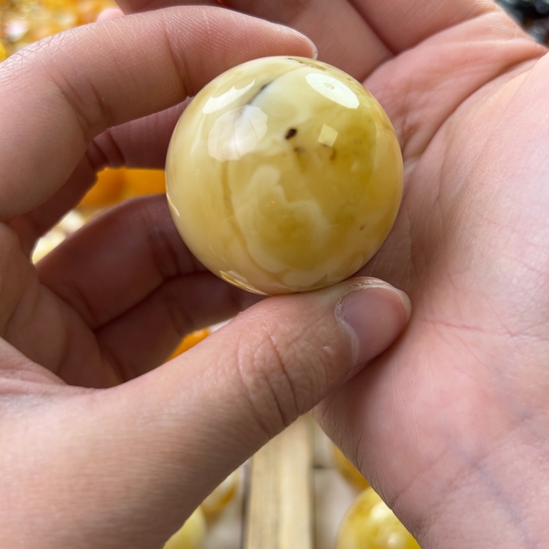 琥珀珠宝奇石未镶嵌