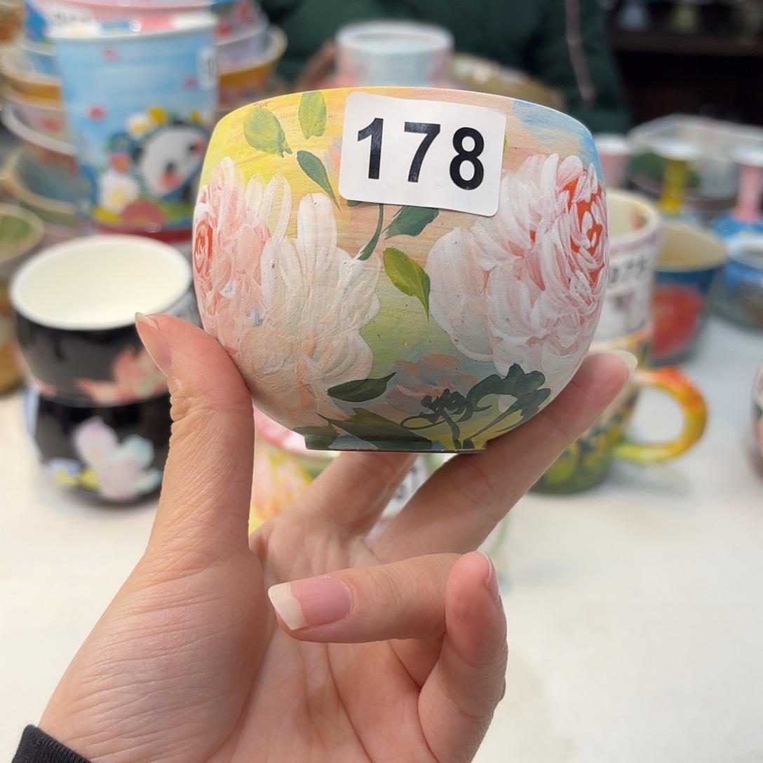 瓷片兔兔好可爱啊我