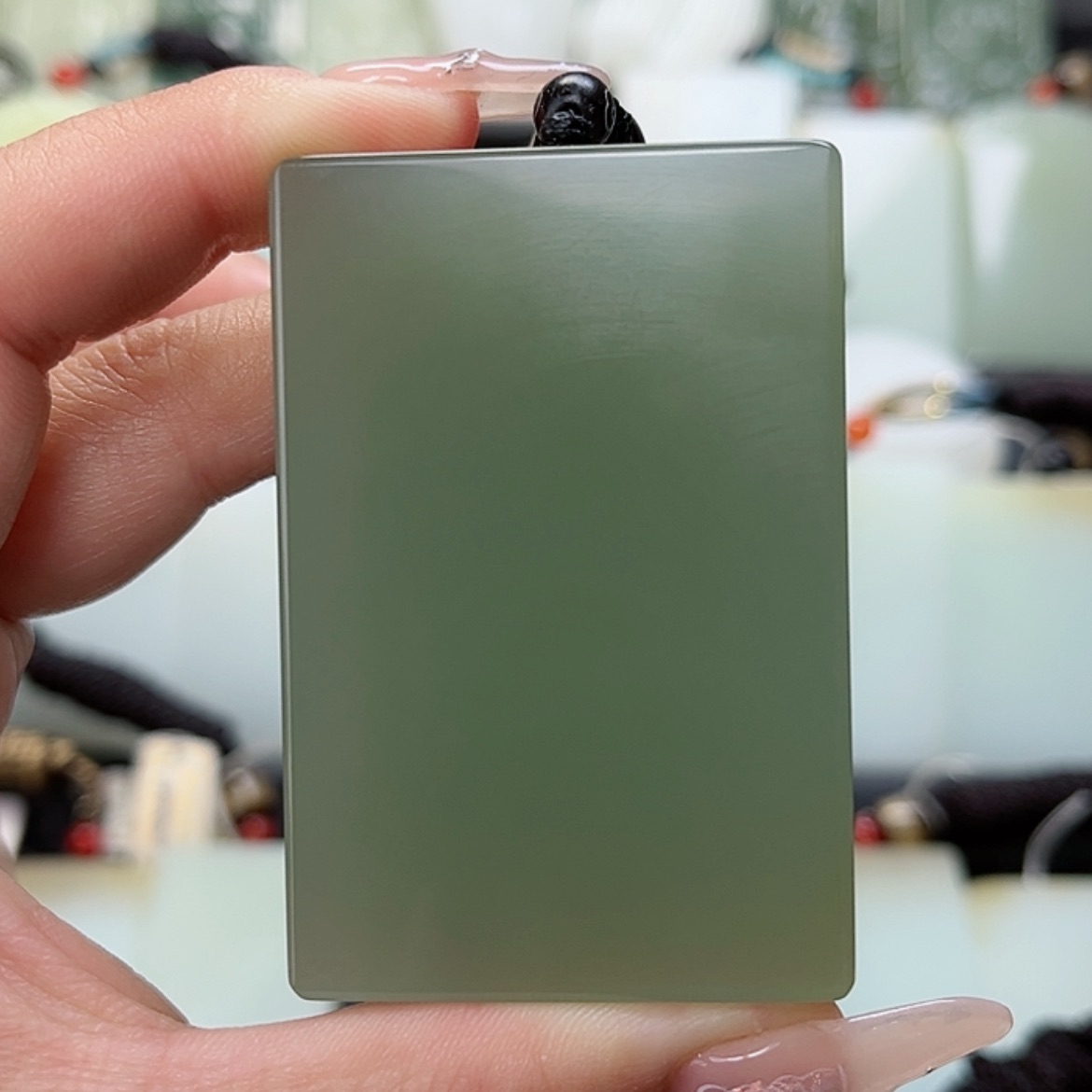 【闪购商品】颈饰未镶嵌和田玉中*