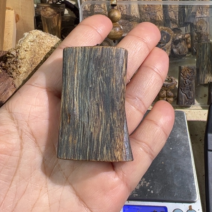 沉香吊坠紫棋楠沉香吊坠11.9克