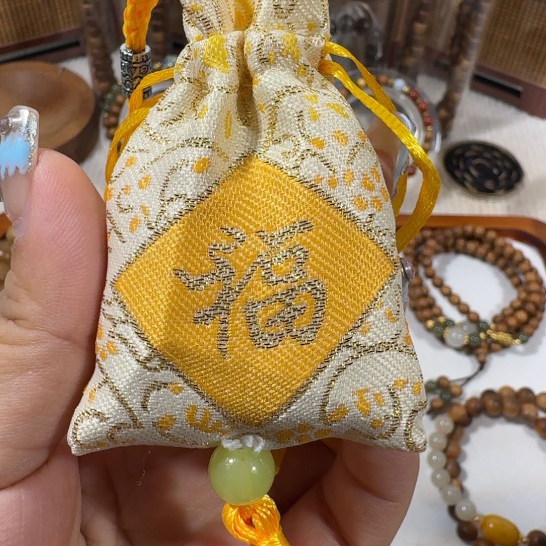 无事牌檀香木小香粉香包