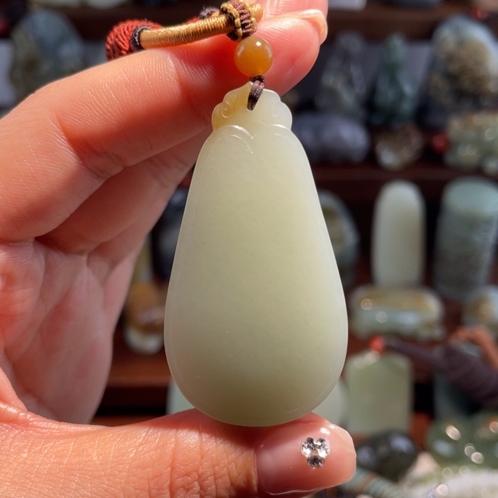 和田玉颈饰未镶嵌三**科吊坠