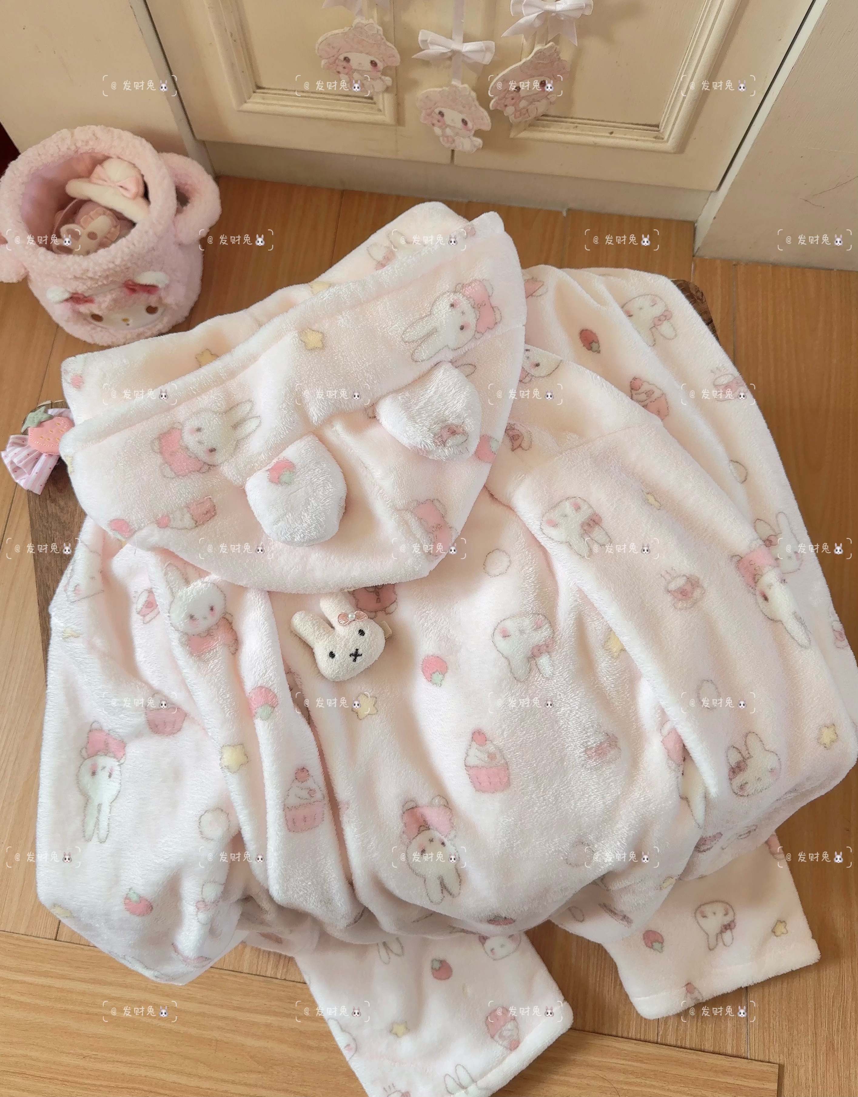 可爱卡通小兔连帽拉链法兰绒秋冬加绒加厚保暖女生睡衣家居服套装