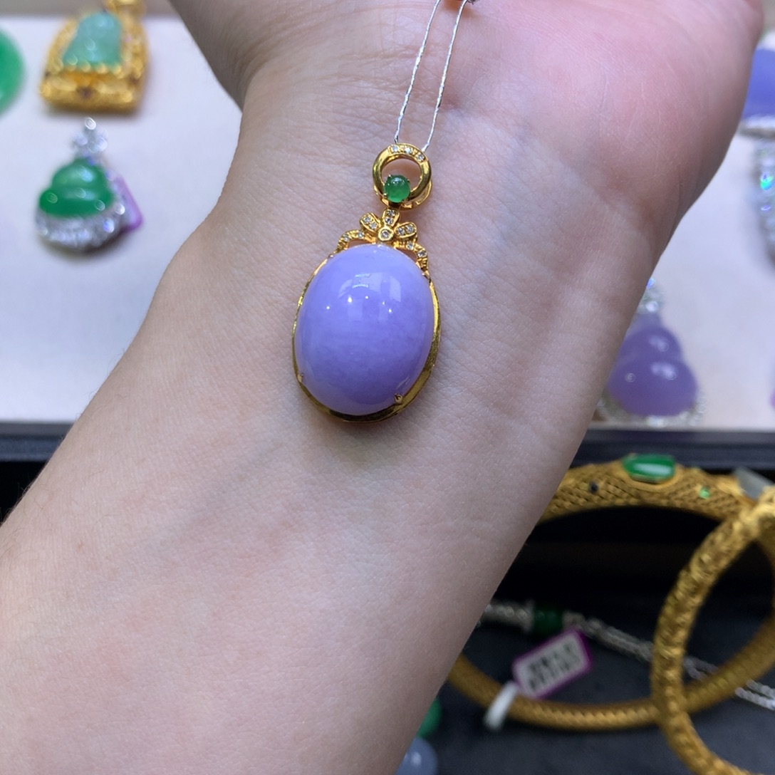 翡翠18K金镶嵌颈饰