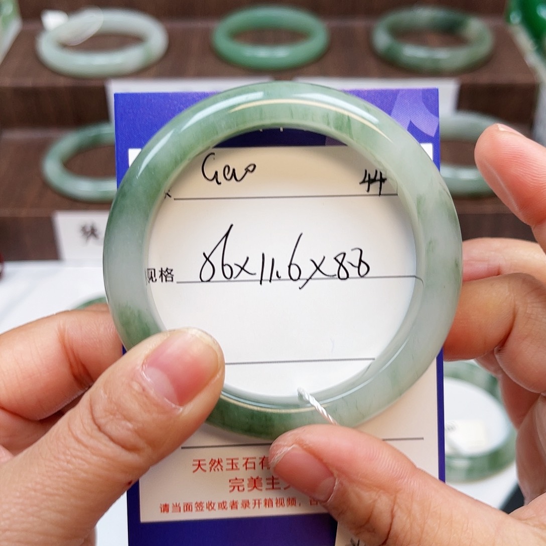 石英质玉手镯未镶嵌·****