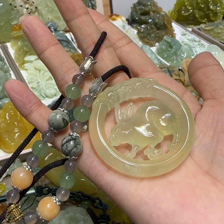 蛇纹石玉吊坠未镶嵌