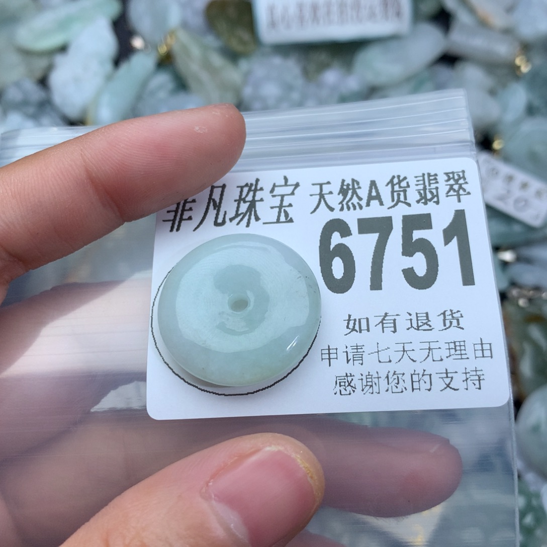 翡翠颈饰未镶嵌6751。