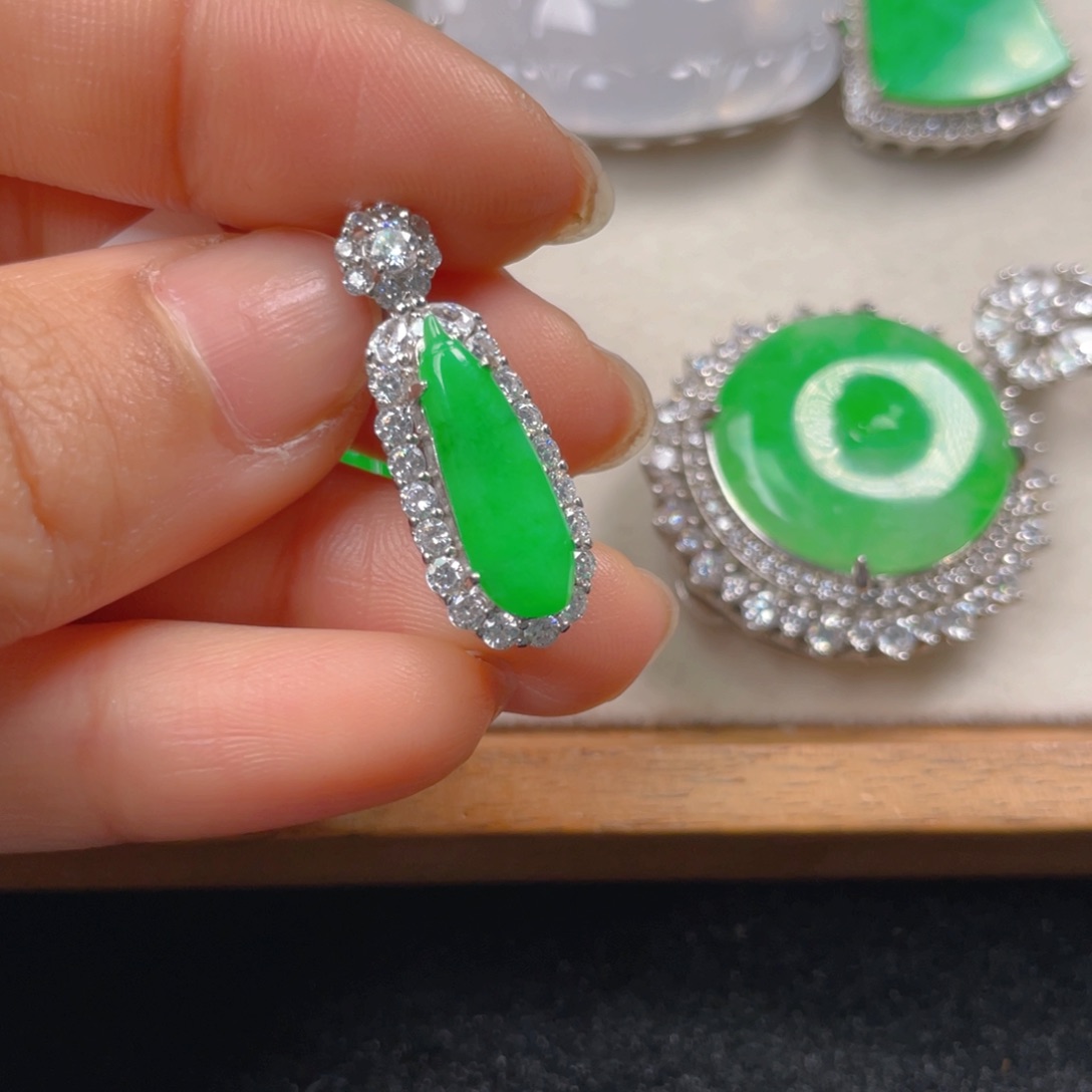 翡翠颈饰银S925镶嵌翡翠