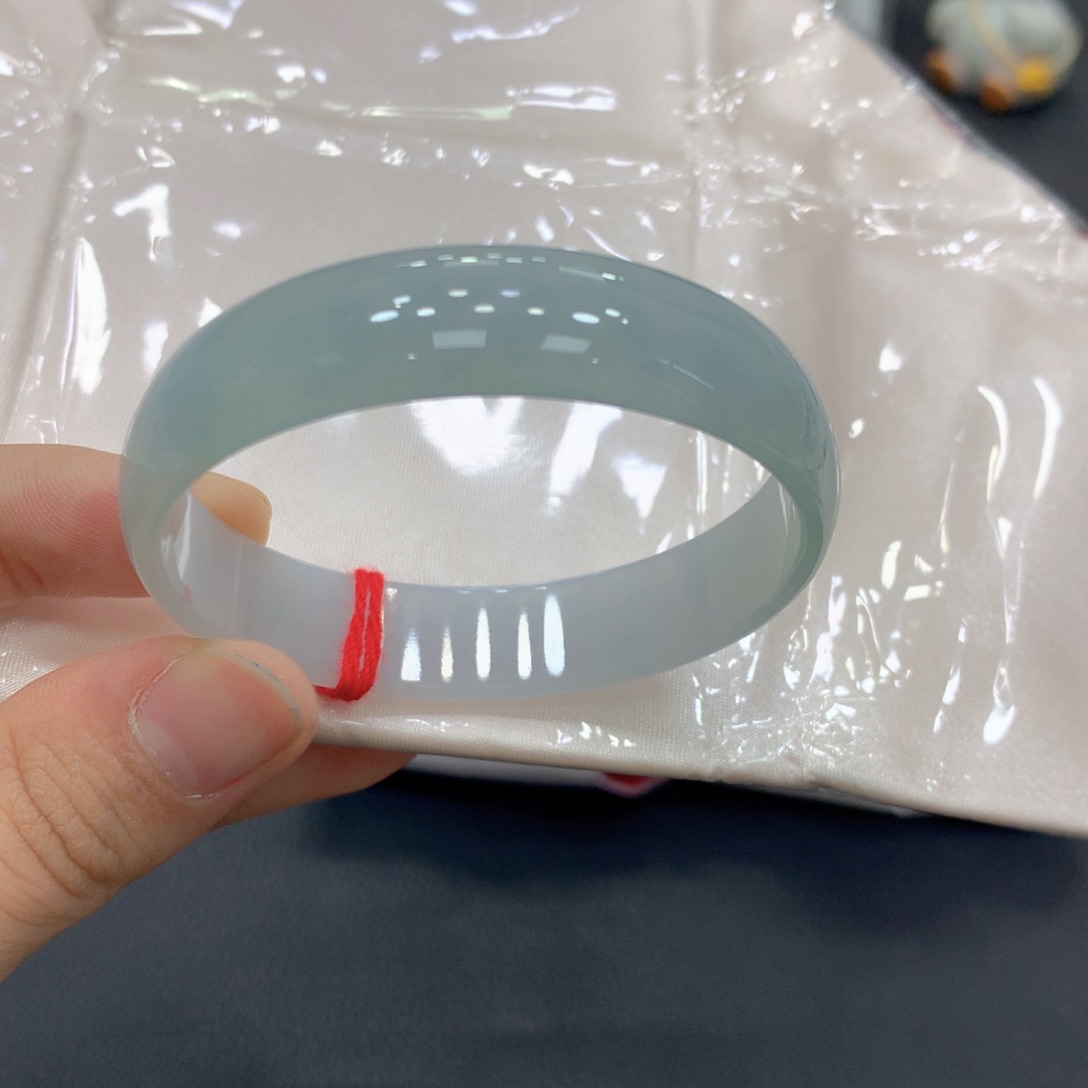 云*** 翡翠手镯未镶嵌翡翠