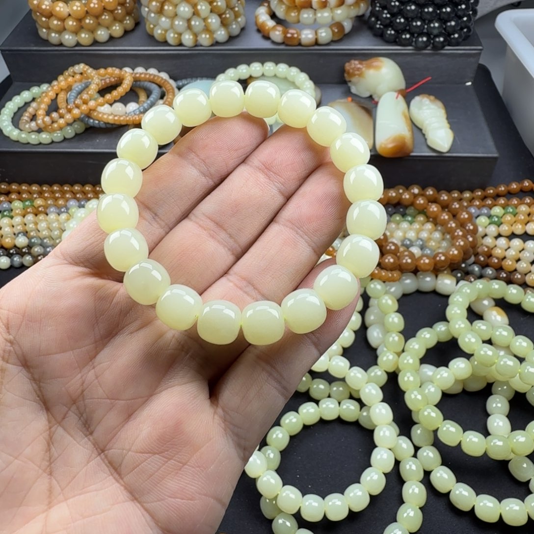 1***4和田玉未镶嵌手链