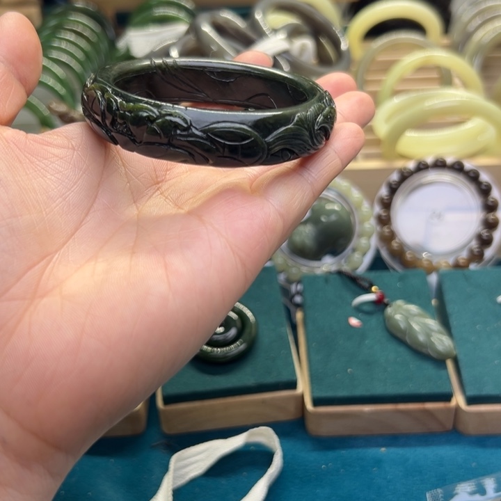 和田玉手镯未镶嵌57.2圈围4715