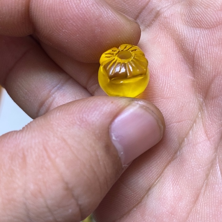 蜜蜡未镶嵌裸石吊坠