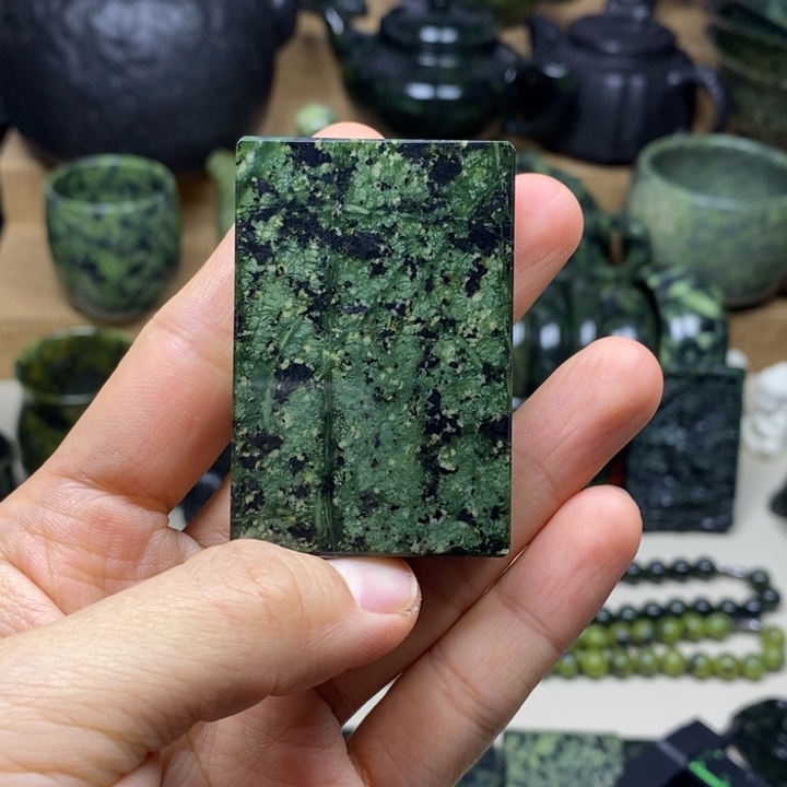 蛇纹石玉未镶嵌项链金花无事牌