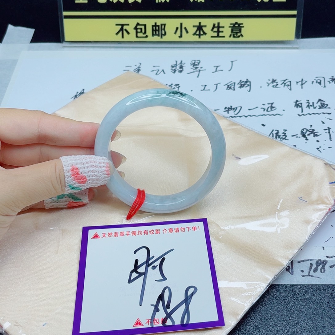 翡翠手镯未镶嵌翡翠