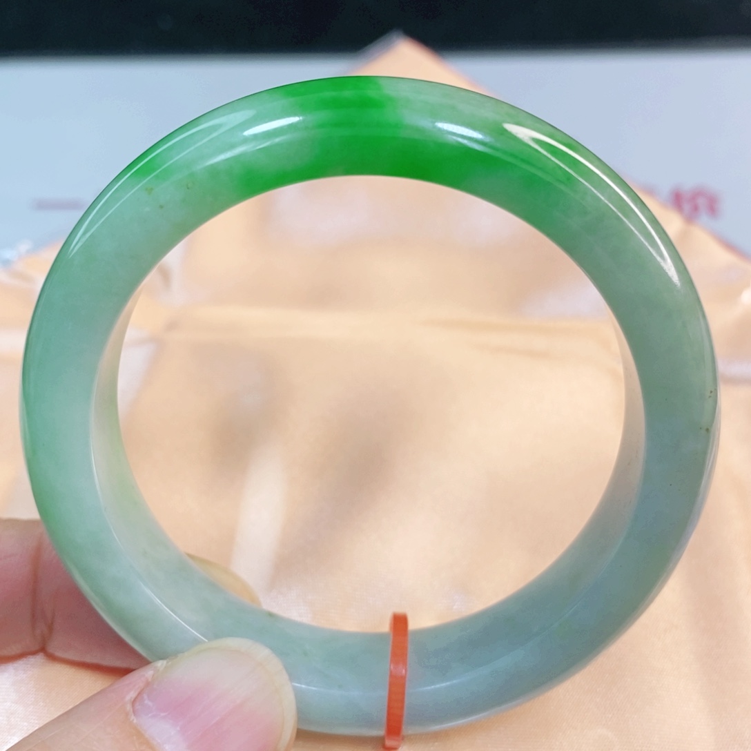 翡翠手镯未镶嵌52.7圈口正圈