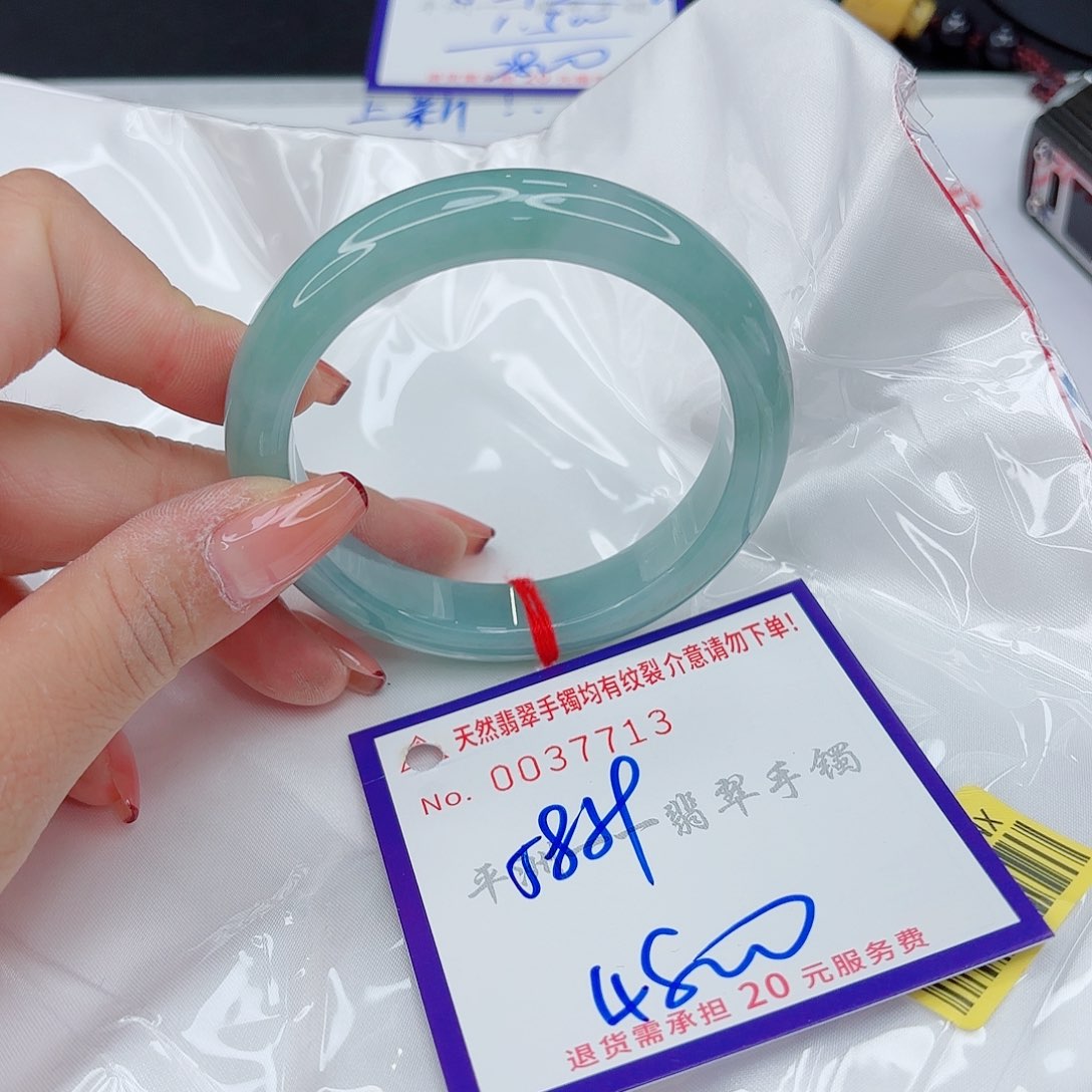 翡翠手镯未镶嵌那