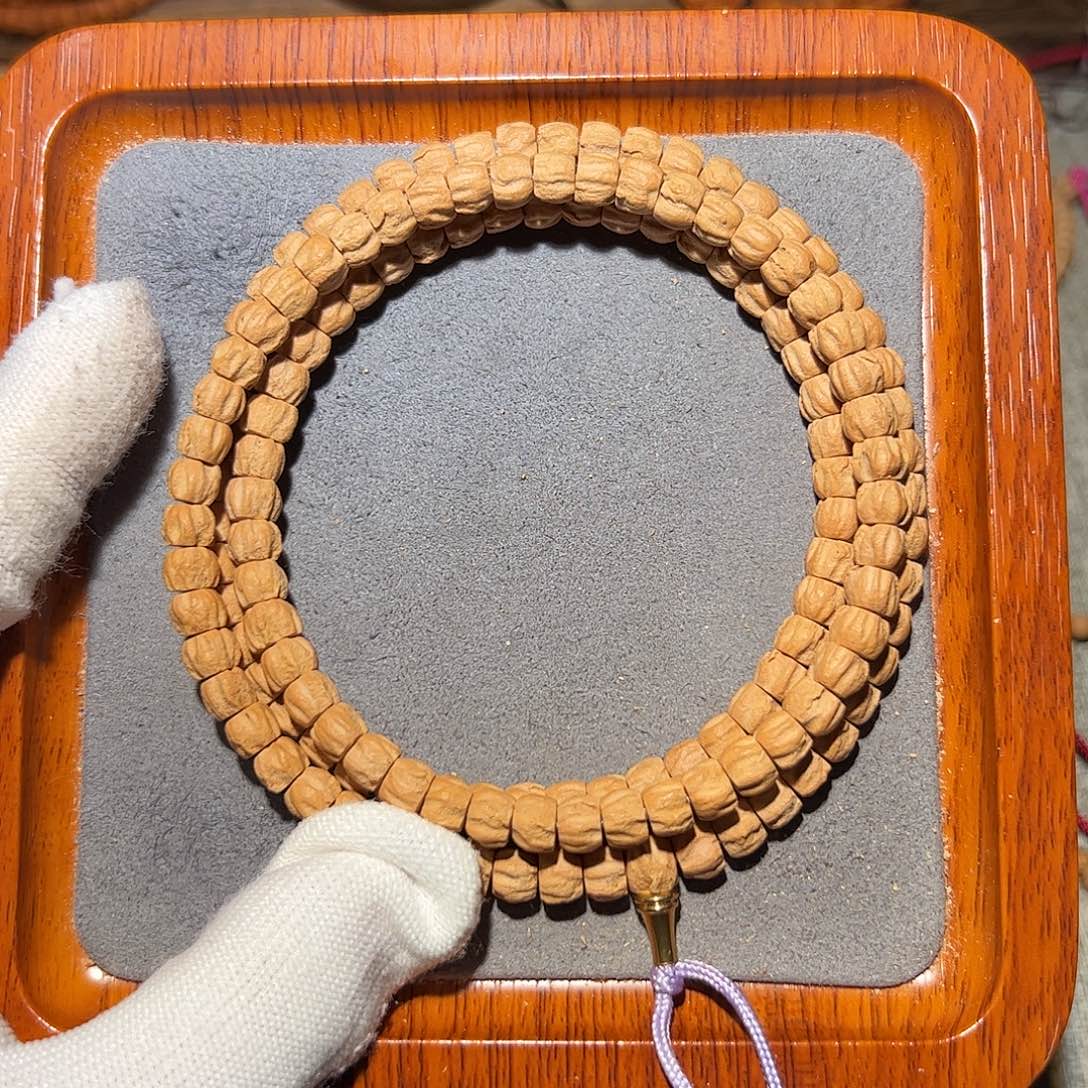 苏***心柏香籽/百香籽吊坠油皮方块多棱顺6.9