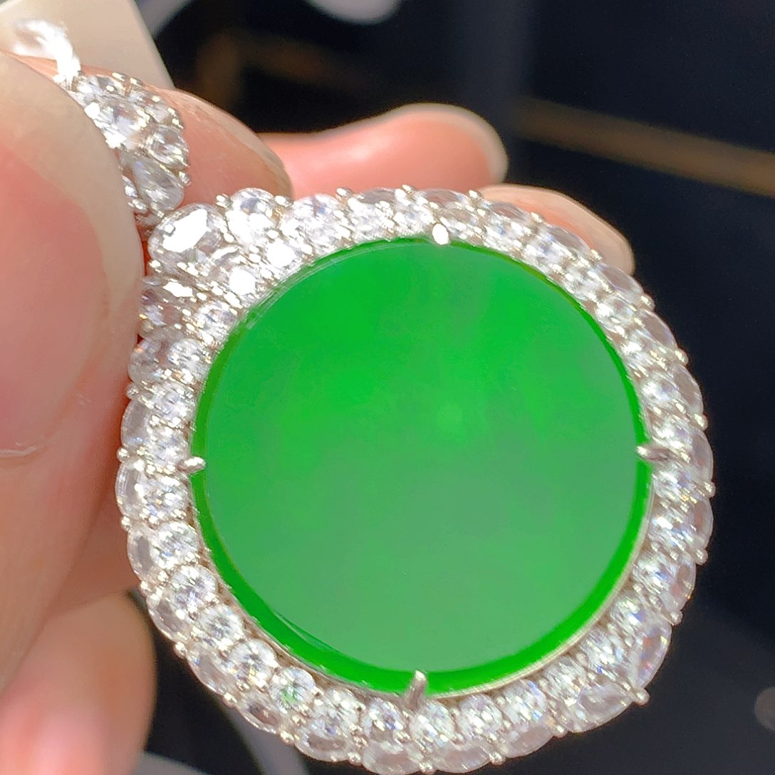 翡翠颈饰银S925镶嵌吊坠