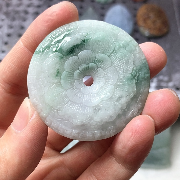 颈饰未镶嵌翡翠面****?缅甸翡翠飘花富贵平安扣