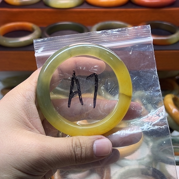 鏗****蛇纹石玉未镶嵌手镯