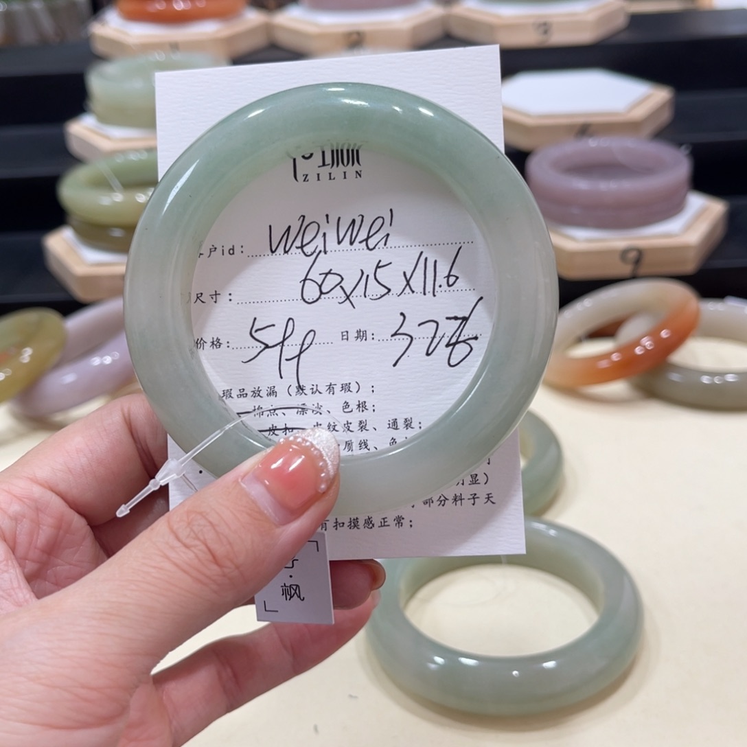 石英质玉未镶嵌手镯w****i