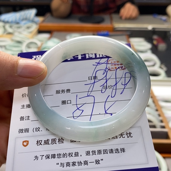 翡翠手镯未镶嵌翡翠手镯未镶嵌