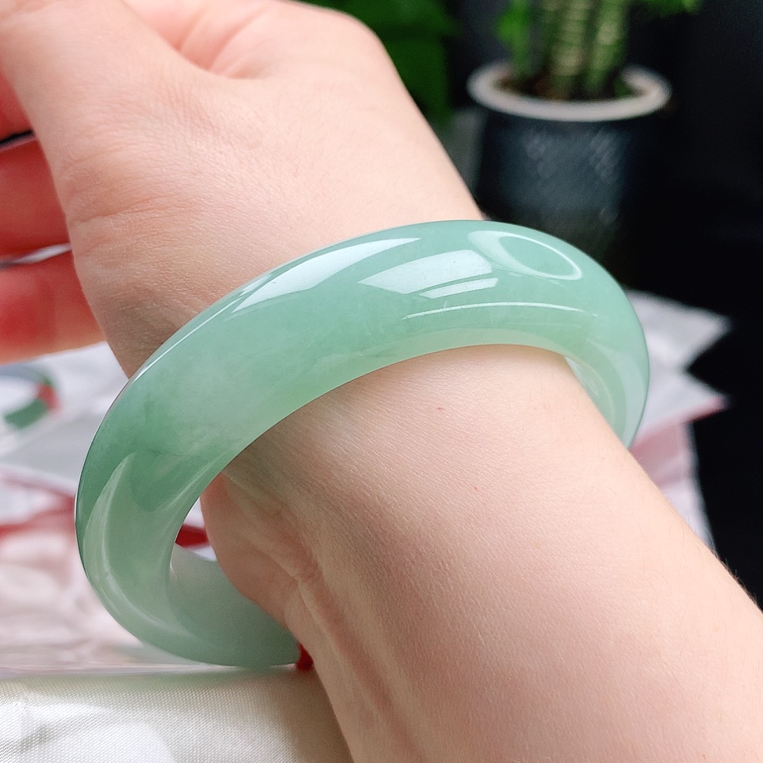 翡翠手镯未镶嵌26冰胶绿轮胎