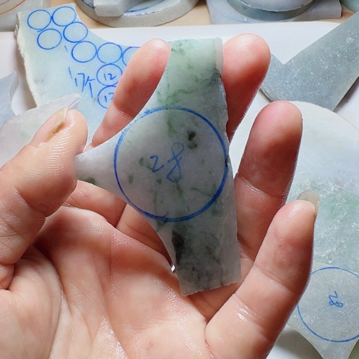 翡翠颈饰未镶嵌?****】