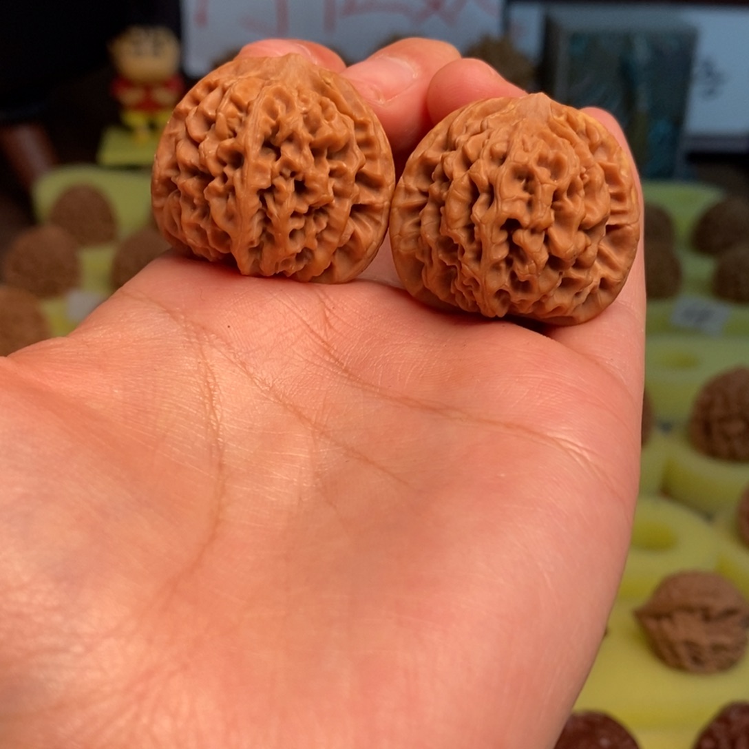 核桃秦岭闷尖狮子头32瑕疵