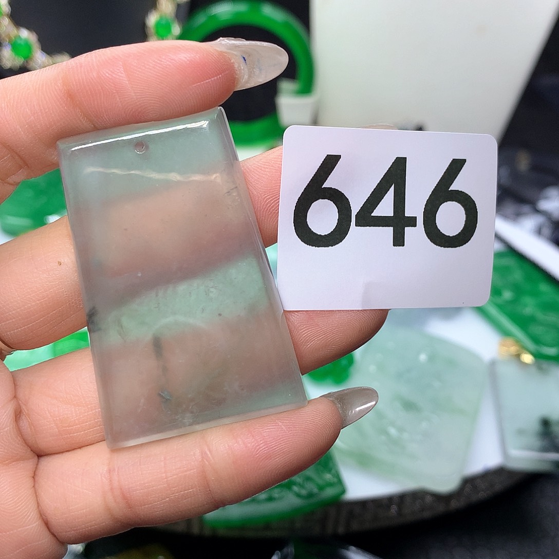 翡翠吊坠(赠链)未镶嵌